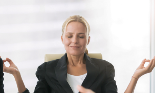 Méditer pour plus de calme et d’efficacité au travail