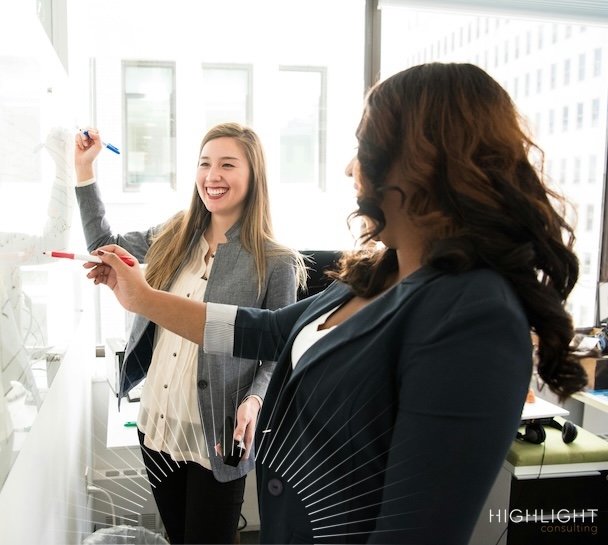 Pourquoi certaines entreprises adaptent leurs programmes de leadership aux femmes ?